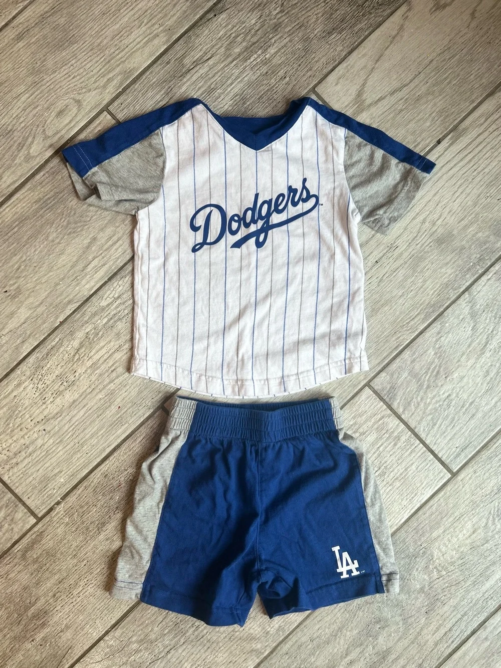 Genuine LA Dodgers Baseball 2pc Shirt/Shorts Set, Size 2T